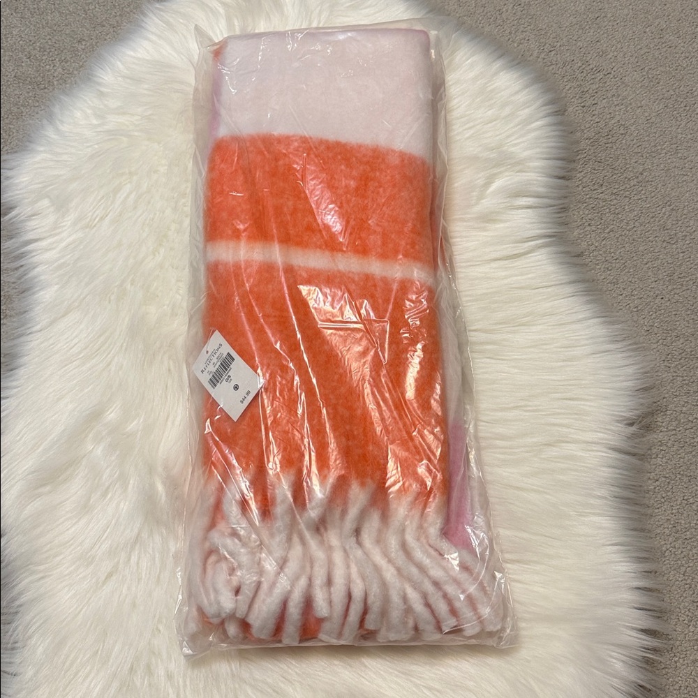 NWT Northern Reflections Cozy Colour Block Striped Scarf in Winter White